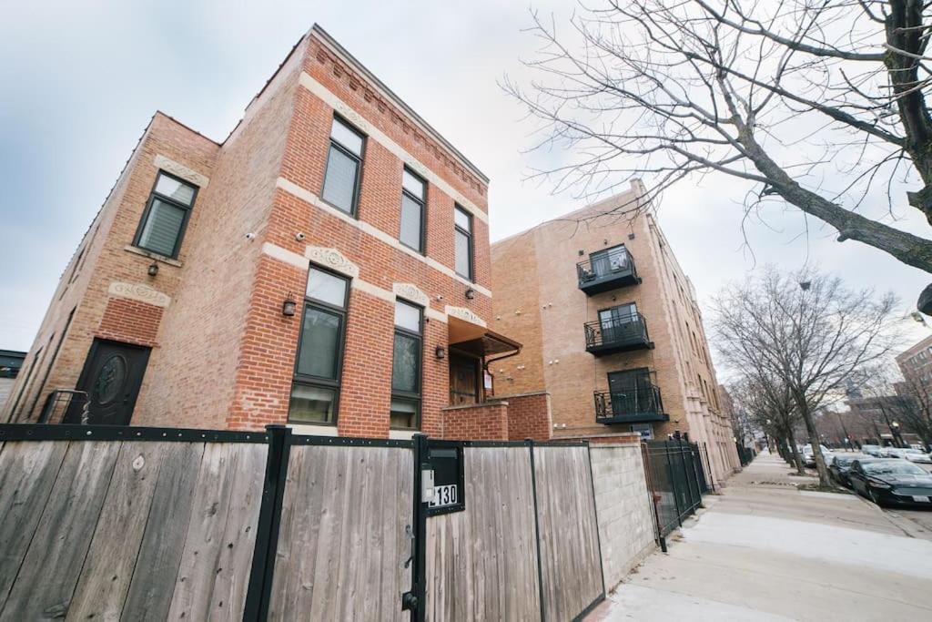 הוילה Chicago Mid-Century Gem Steps From United Center מראה חיצוני תמונה